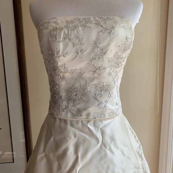One of a kind designer Michelle Roth Wedding gown - Picture 1 of 2